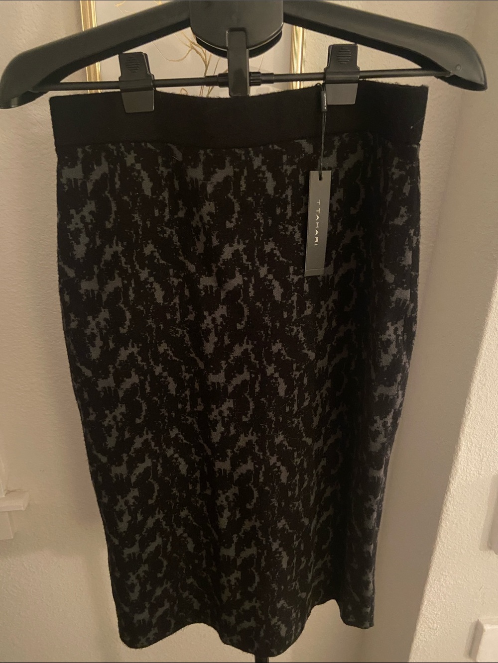 Tahari Black and olive skirt and sweater set - Picture 5 of 5